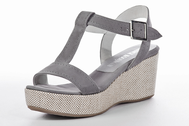 Pebble grey women's fully open sandals, with an instep strap. Round toe. Medium wedge soles. Front view - Florence KOOIJMAN